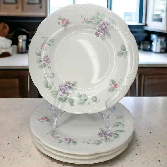 Pfaltzgraff Dining Lot Of Grapevine By Pfaltzgraff Salad